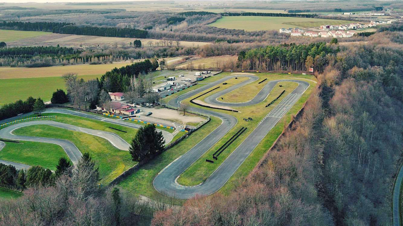 karting à l'arrêt.