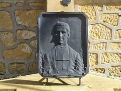 La plaque de fonte portant l'effigie d'Emile Thierry a été volée