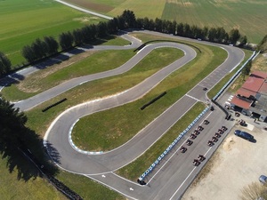 Karting à l'arrêt.